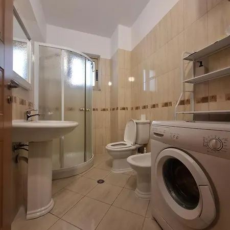 Lungomare View Balcony Apartment-vlore Center شقة